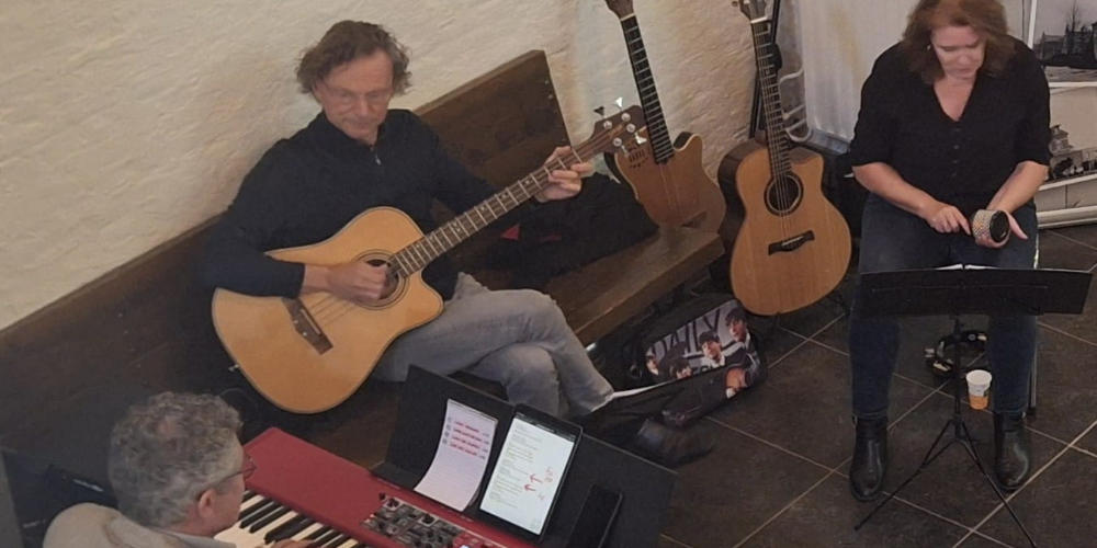 Suukerbietels - De Beatles in het Nederlands, met Peter Verstraten in Millse Mariakapel