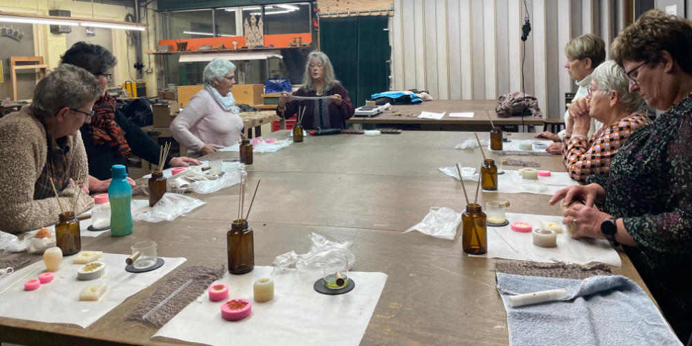 ‘n Blik op het Hobby Centrum Mill - Kaarsen maken