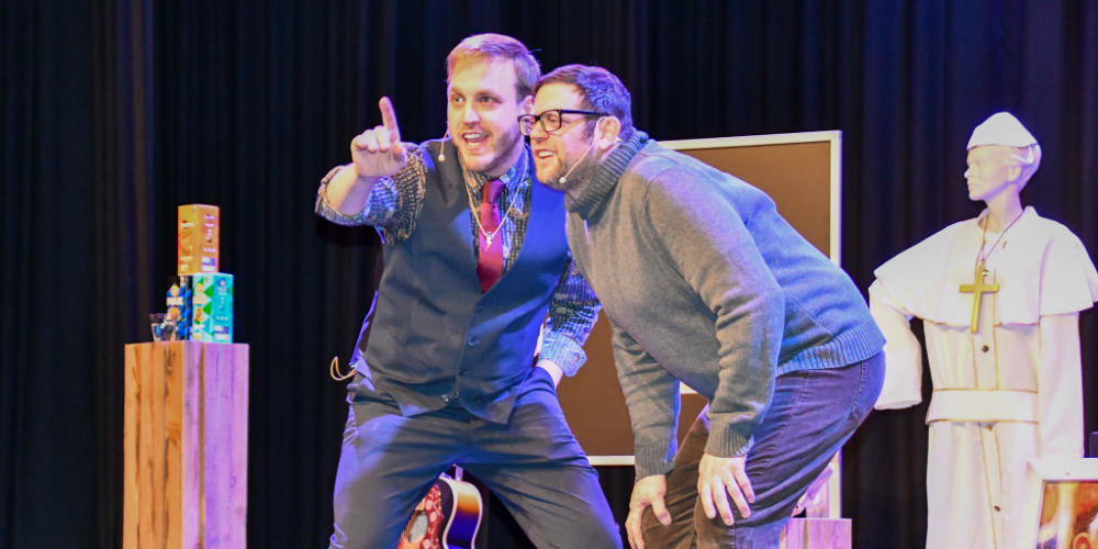 Opnieuw fantastische en verrassende oudejaarsconference van Jan en Tom in Mill