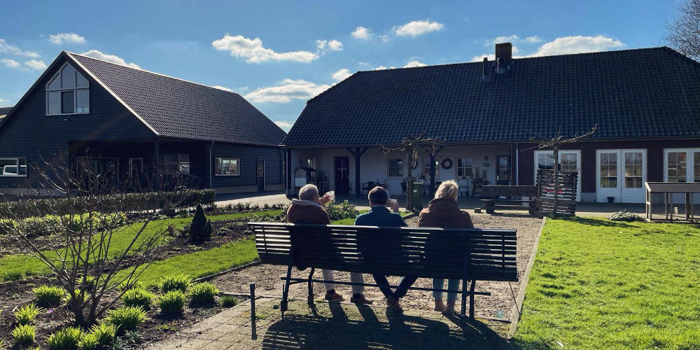 Aan de koffie