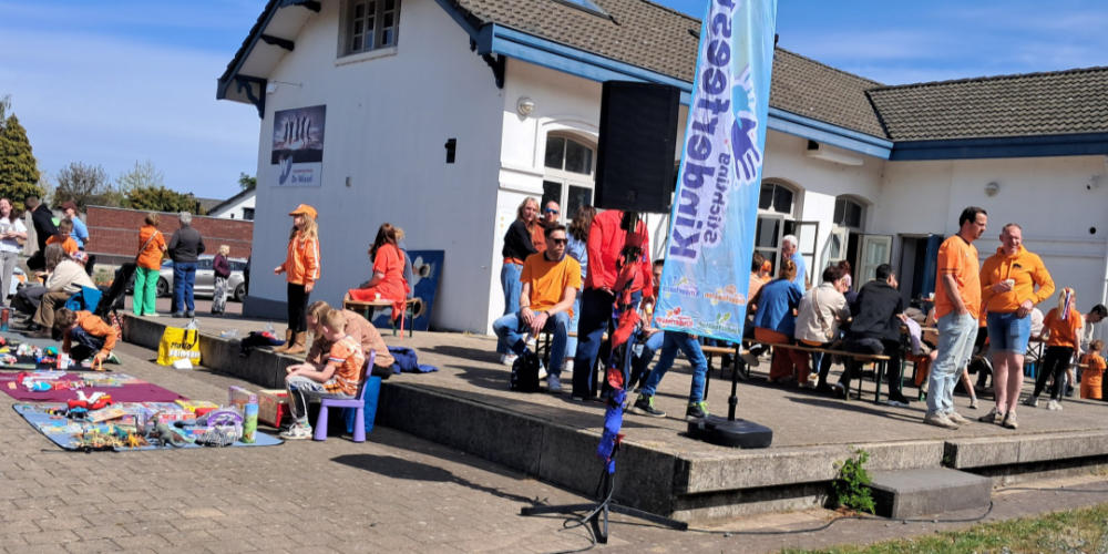 Gezellige Koningsdag bij Stichting Kinderfeesten Mill