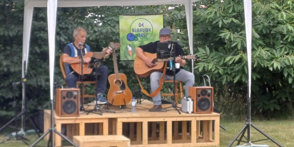 Morgen muziek door Koos & Bert - Akoestische sfeer in het Parkje van De Blaauwe Bes
