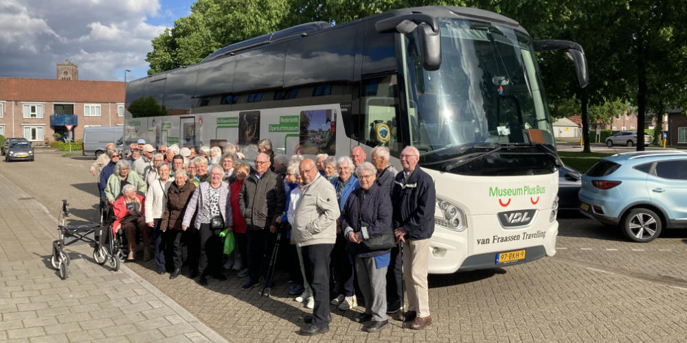 Uitje van de Museum Plus Bus voor Senioren Belangenvereniging Mill