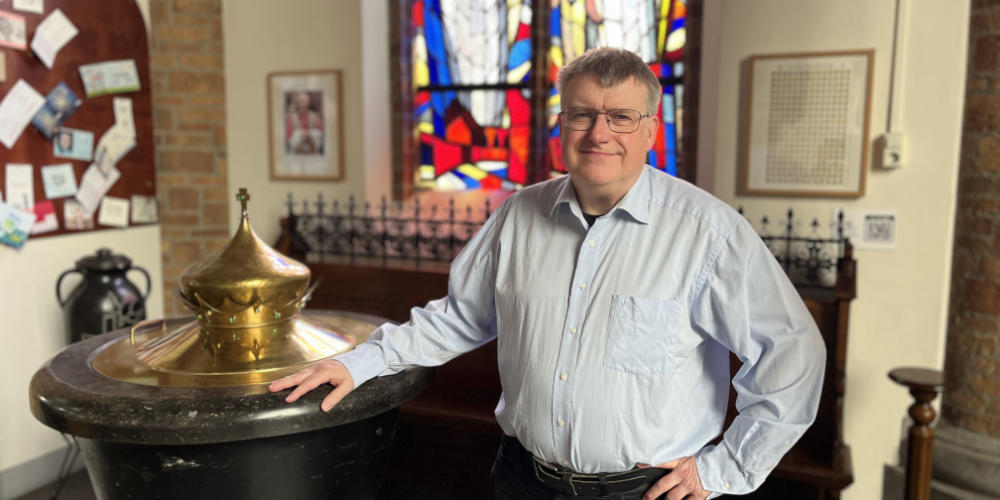 Pastor Bas van Dijk viert 25-jarig priesterjubileum met bijzondere viering in Mill