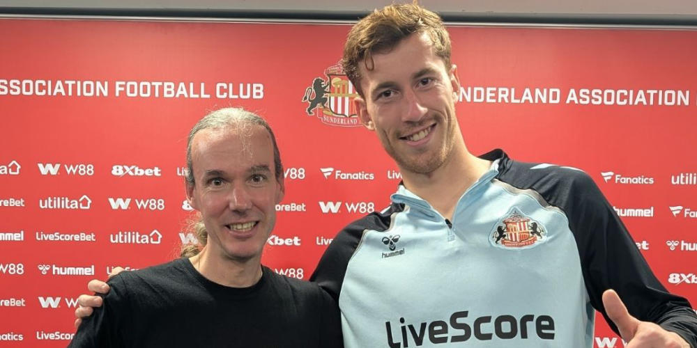 Voetbaljournalist Sander Berends geeft Kindercollege in Bibliotheek Mill
