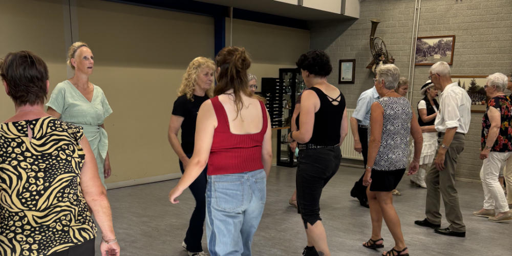Gezellige line dance-middag brengt bezoekers in beweging bij De Klik