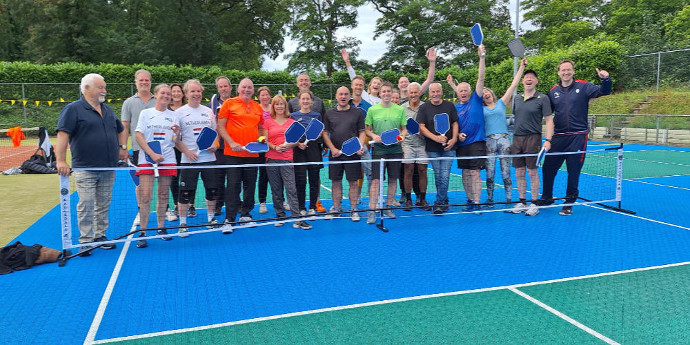 Is Pickleball iets voor u? Kom kennismaken met de snelst groeiende sport van dit moment!
