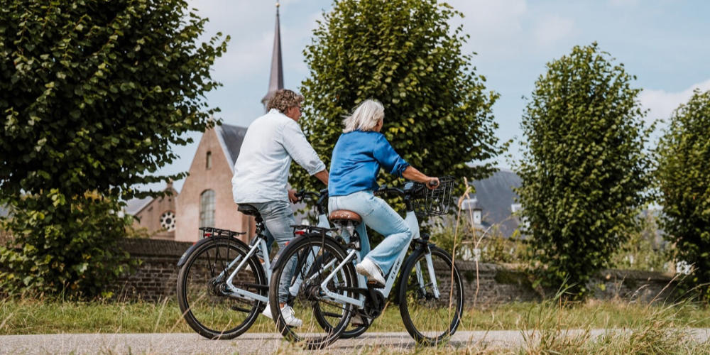 Je hoeft niet ver weg als het ook dichtbij is - Langs heilige huisjes