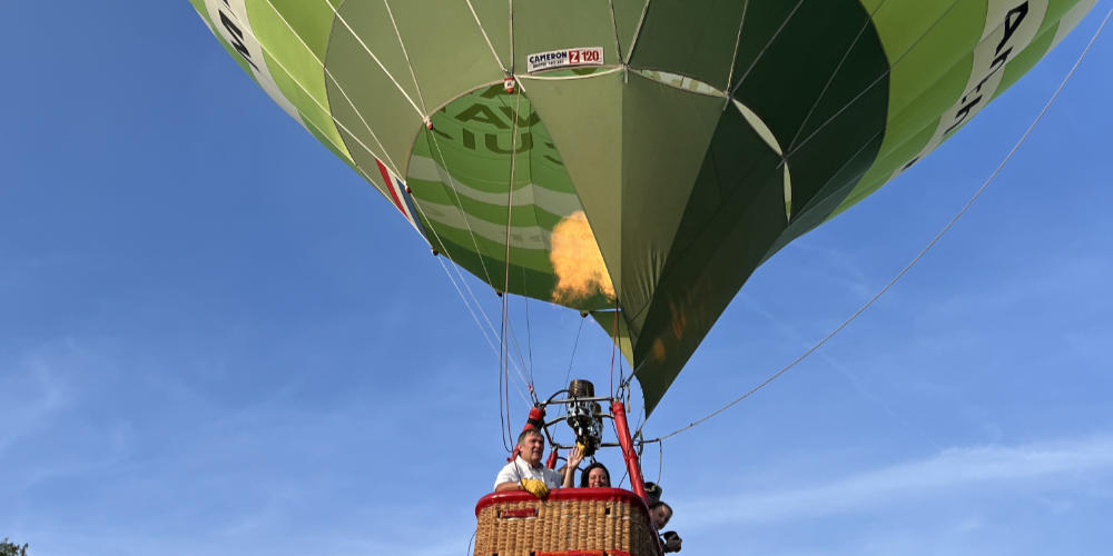 Nieuwe Land van Cuijk-ballon krijgt feestelijke doop in Aldendrielpark