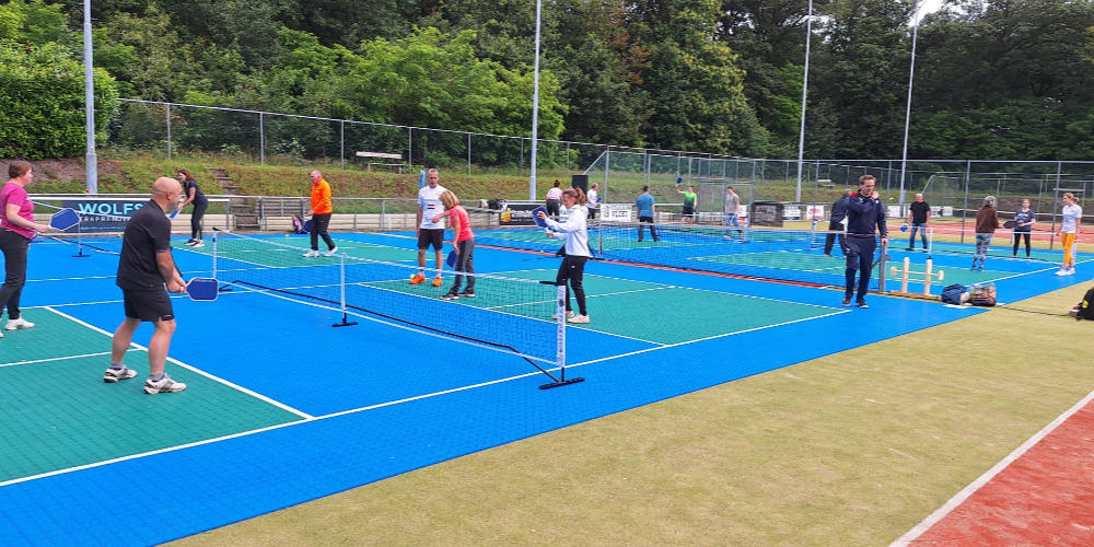 Vier nieuwe pickleballbanen geopend bij Topio aan de Vorleweg in Mill