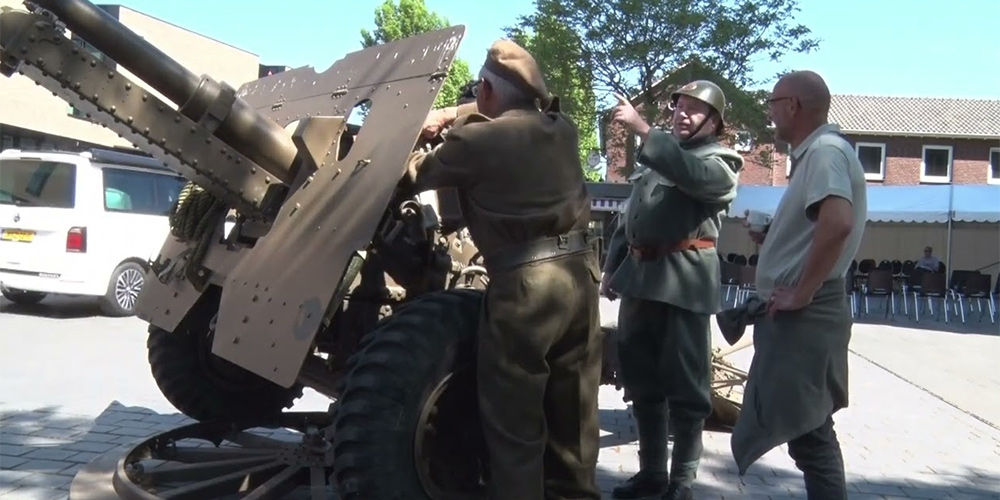 Video: Oorlogsmateriaal en muziek als herinnering aan start en einde van de oorlog 1940 - 1945 in Mill