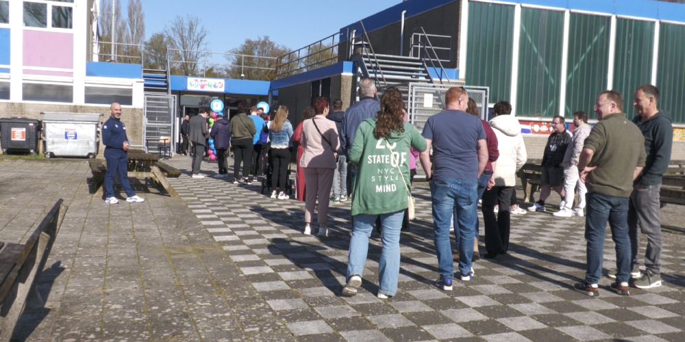 Video: Volop herinneringen aan middelbareschooltijd in Mill